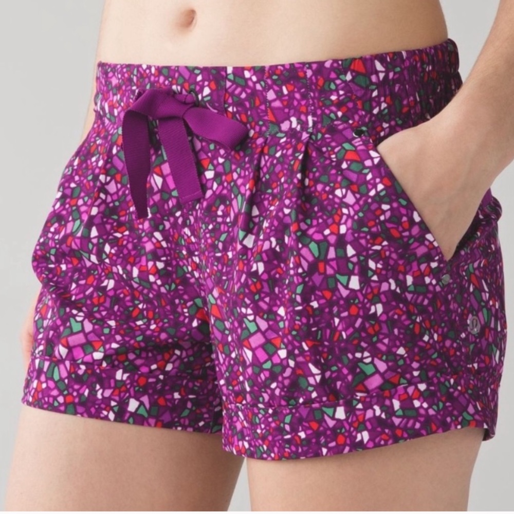 Lululemon Spring Break Away Cuff Shorts Drawstring